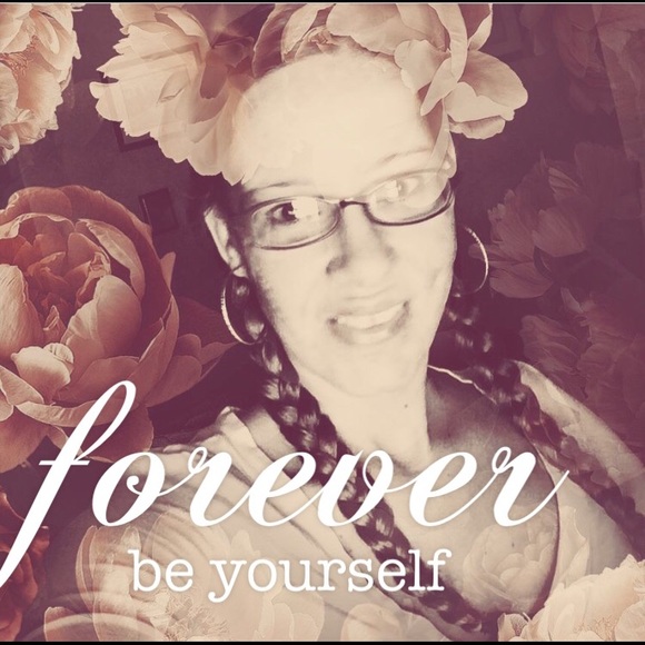 Meet your Posher, Toria Tugman’Owens - Picture 1 of 1